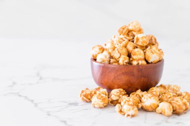 Patlamış Mısır ile karamel