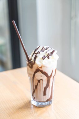 çikolatalı milkshake smoothies 