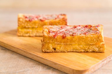 croque monsieur bacon ans egg sandwich