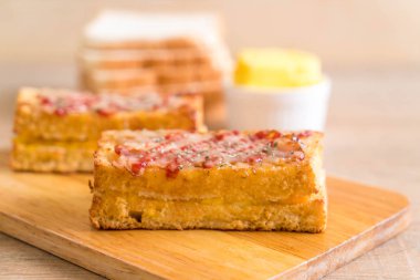 croque monsieur bacon ans egg sandwich