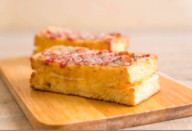 croque monsieur bacon ans egg sandwich