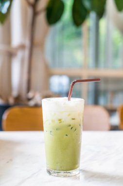 Sütlü buzlu yeşil çay 