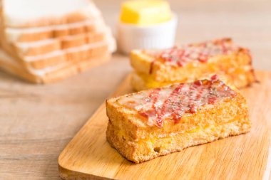 croque monsieur bacon ans egg sandwich