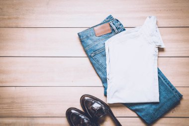 Ahşap arka plan erkekler için giyim