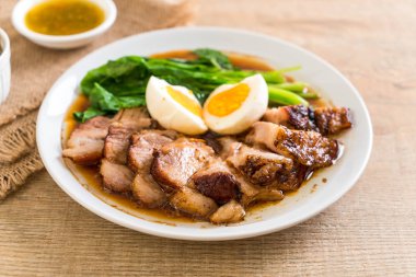 Demlenmiş Domuz bacak 