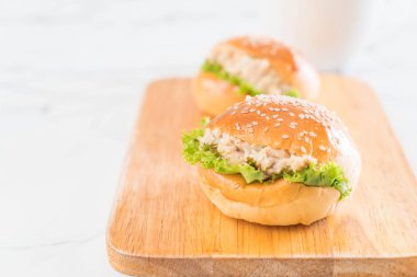 ton balığı mini burger