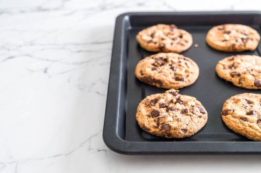 Koyu çikolata parçaları ile tanımlama