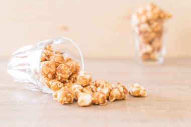 Patlamış Mısır ile karamel