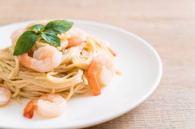 Spagetti krem peynir beyaz soslu karides