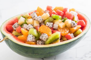 dilimlenmiş meyve karışımı 