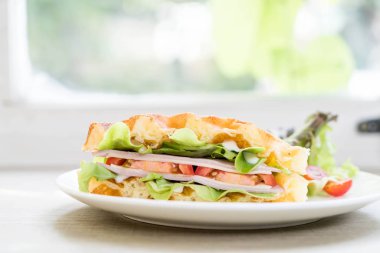 Gözleme jambonlu peynirli sandviç