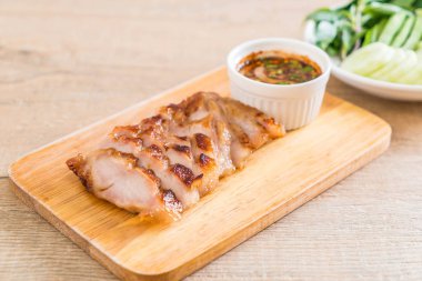 ızgara kömür haşlanmış domuz eti boyun