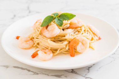 Spagetti krem peynir beyaz soslu karides
