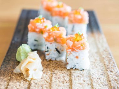 Somon suşi roll
