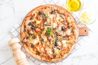 Barbekü domuz eti pizza