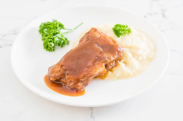 Grilled rib pork with mash potatoes — Stock Photo, Image