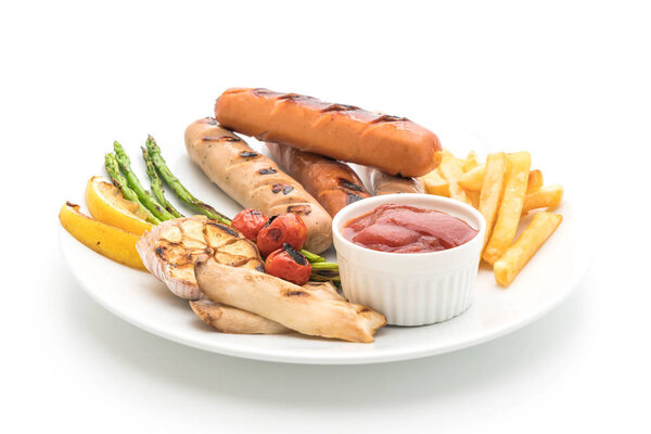 жареная колбаса с овощами
