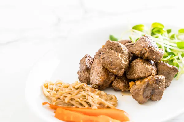 Carne de res con verduras —  Fotos de Stock