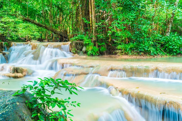 Erawan водоспад, Erawan Національний парк в Канчанабурі в Thaila — стокове фото