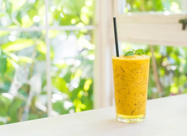 Passion fruit smoothie — Stock Photo, Image