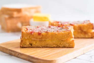 croque monsieur bacon ans egg sandwich