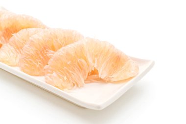 beyaz zemin üzerine taze pomelo