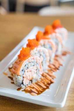 Somon suşi roll