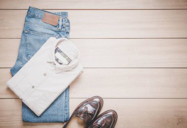 Ahşap arka plan erkekler için giyim