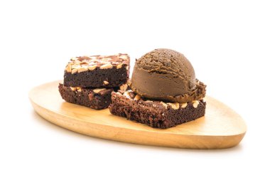 Çikolatalı dondurma ile çikolatalı kek