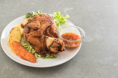 Gevrek domuz knuckle veya Alman domuz Hocks