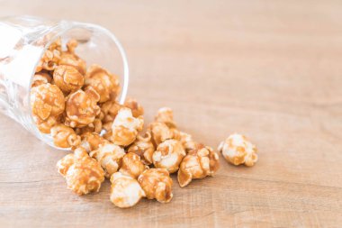 Patlamış Mısır ile karamel