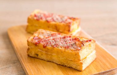 croque monsieur bacon ans egg sandwich