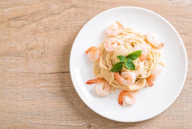 Spagetti krem peynir beyaz soslu karides