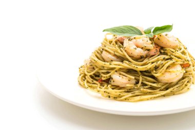 makarna spagetti pesto yeşil ve karides