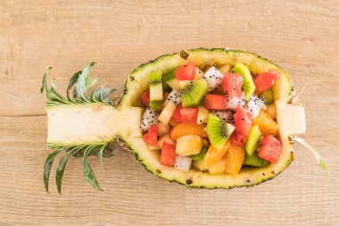 dilimlenmiş meyve karışımı 