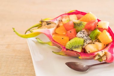 dilimlenmiş meyve karışımı 