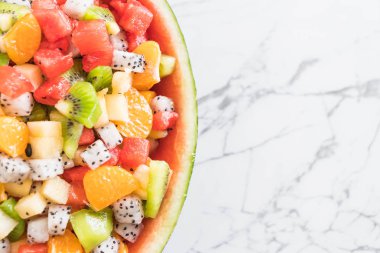 dilimlenmiş meyve karışımı 