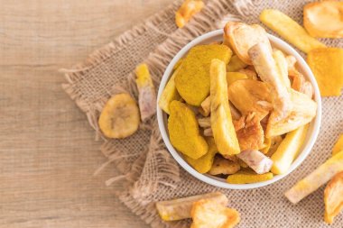 meyve yongaları karıştırın