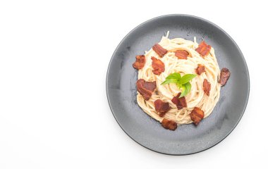 Spagetti krem peynir pastırma ile