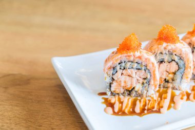 Somon suşi roll