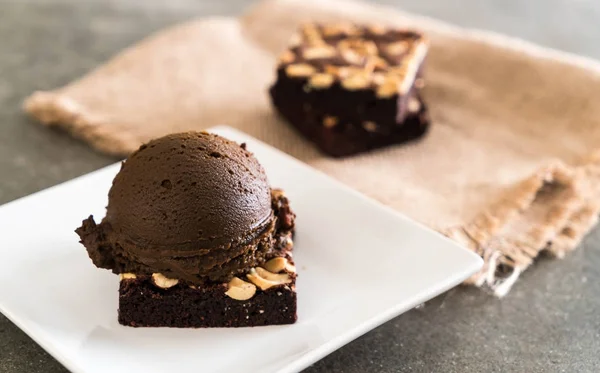 Chocolate brownies with chocolate ice cream — Stock Photo, Image