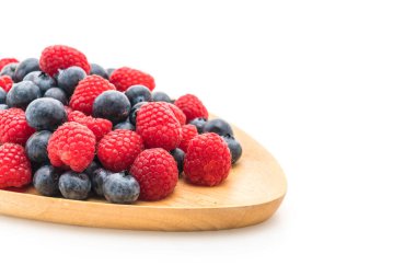 taze yaban mersini ve rasberry beyaz