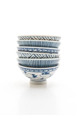 Beyaz arka plan üzerinde eski ve vintage kase