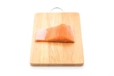 ahşap tahta üzerinde taze somon