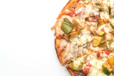 Vejetaryen pizza beyaz zemin üzerine