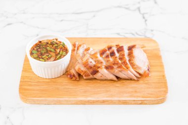 ızgara kömür haşlanmış domuz eti boyun