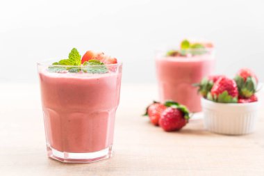 çilek smoothies milkshake