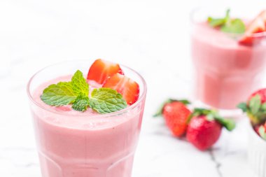 çilek smoothies milkshake