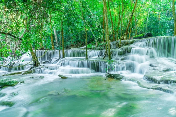 Хуай Mae Kamin водоспад Канчанабурі в Таїланді — стокове фото