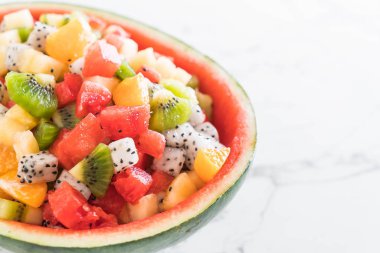 dilimlenmiş meyve karışımı 